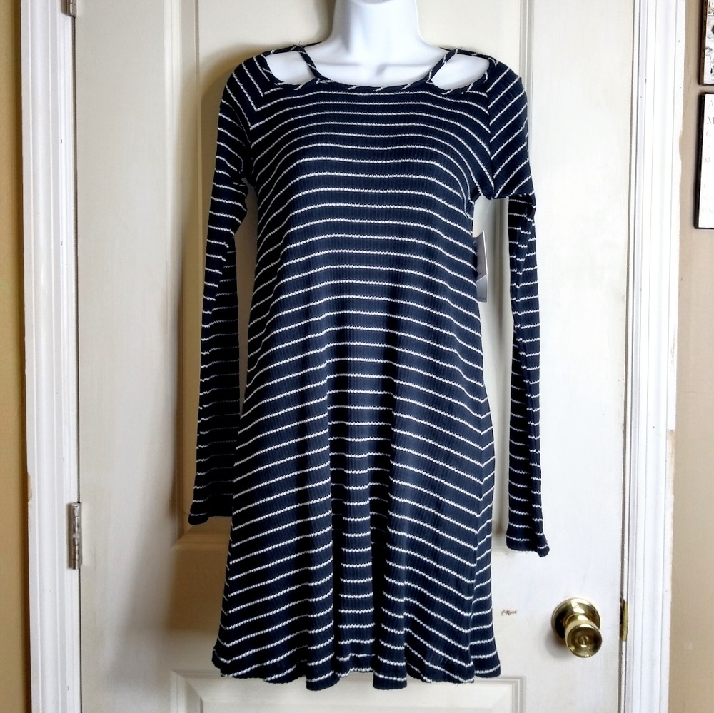 NWOT O'Neill knit dress blk w/ white pin stripes